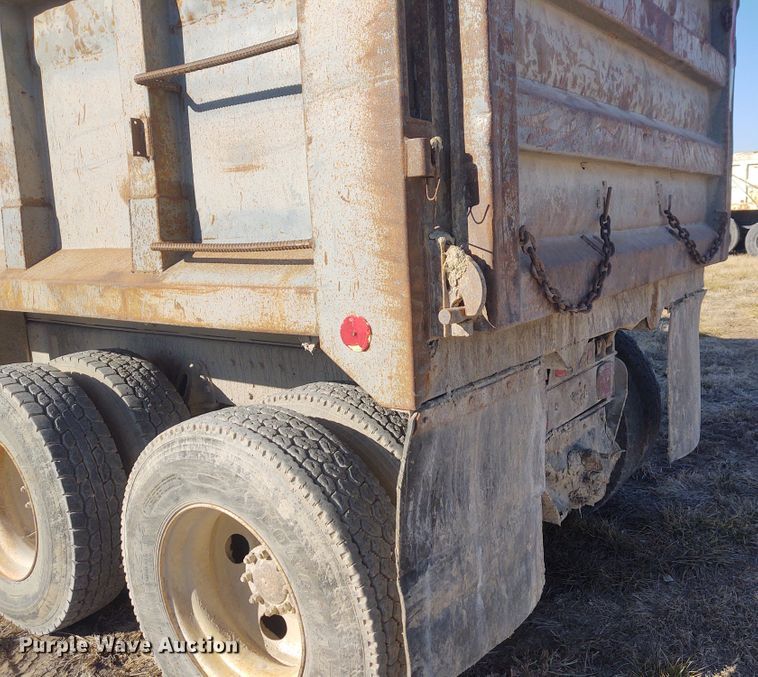 image for item FY9831 1996 Ford L9000  dump truck