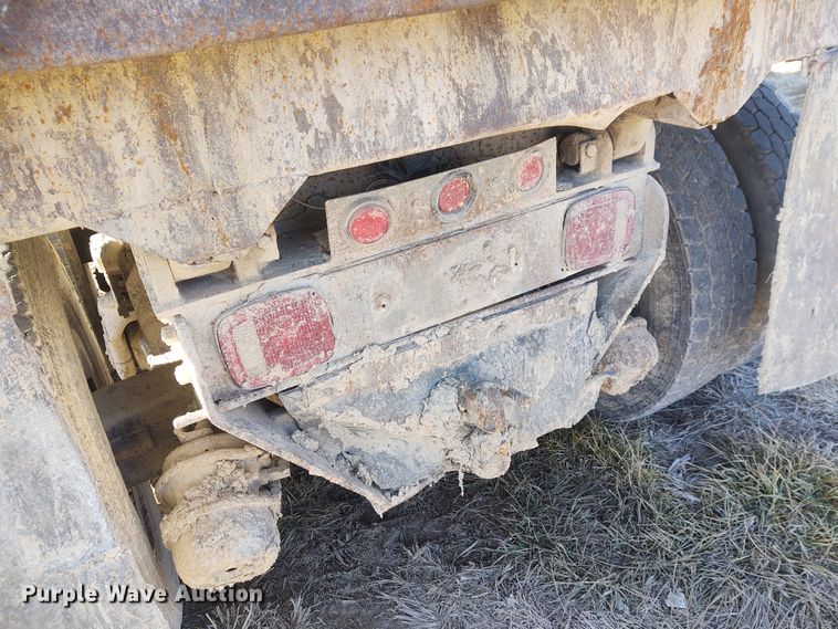 image for item FY9831 1996 Ford L9000  dump truck