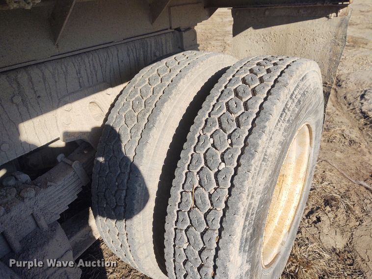 image for item FY9831 1996 Ford L9000  dump truck