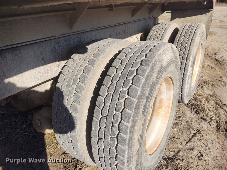 image for item FY9831 1996 Ford L9000  dump truck