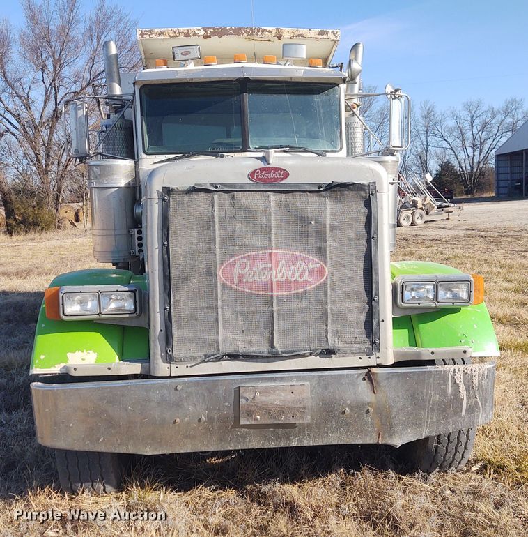 image for item FY9832 2002 Peterbilt 379  dump truck