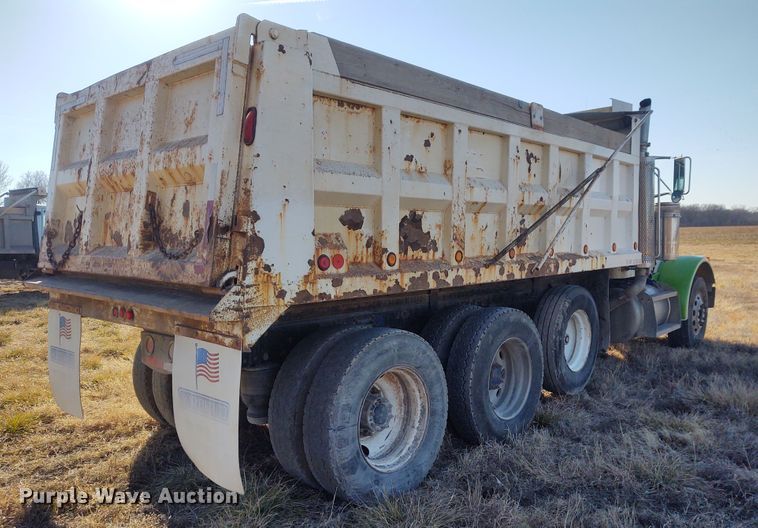 image for item FY9832 2002 Peterbilt 379  dump truck