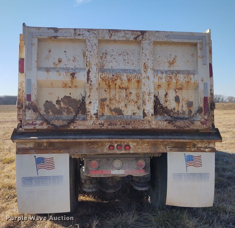 image for item FY9832 2002 Peterbilt 379  dump truck