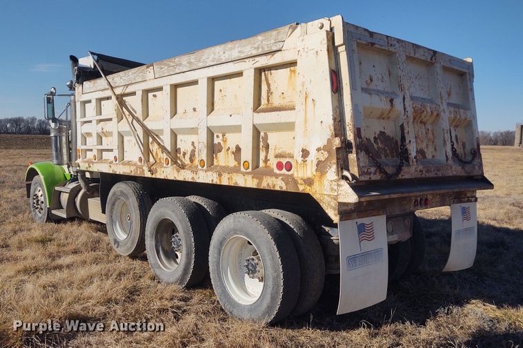 image for item FY9832 2002 Peterbilt 379  dump truck