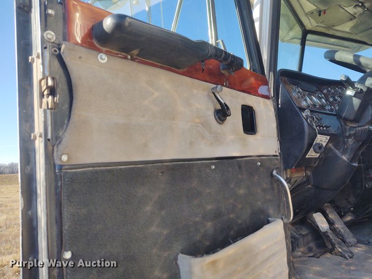 image for item FY9832 2002 Peterbilt 379  dump truck