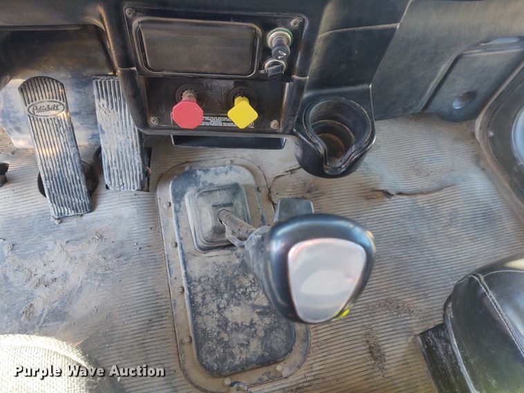 image for item FY9832 2002 Peterbilt 379  dump truck