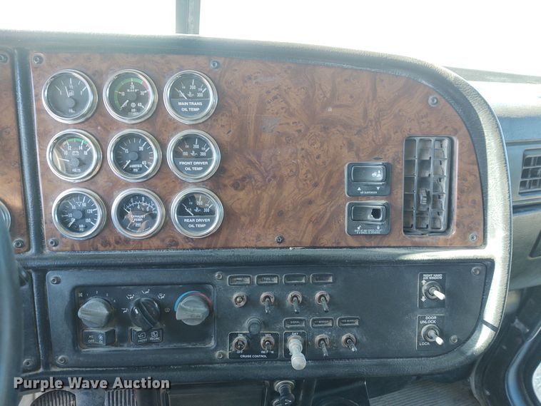 image for item FY9832 2002 Peterbilt 379  dump truck