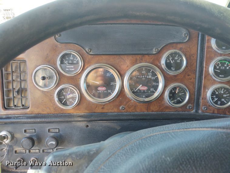 image for item FY9832 2002 Peterbilt 379  dump truck