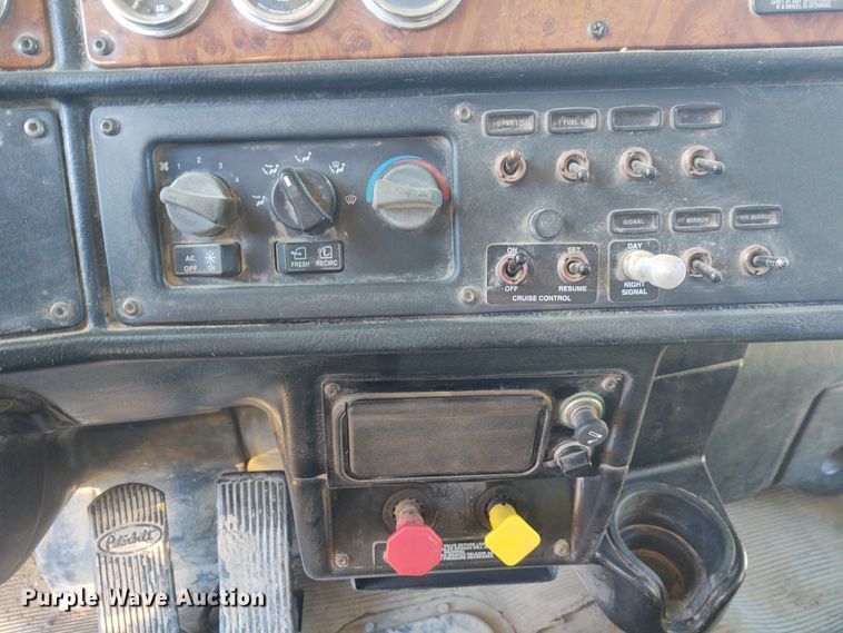 image for item FY9832 2002 Peterbilt 379  dump truck