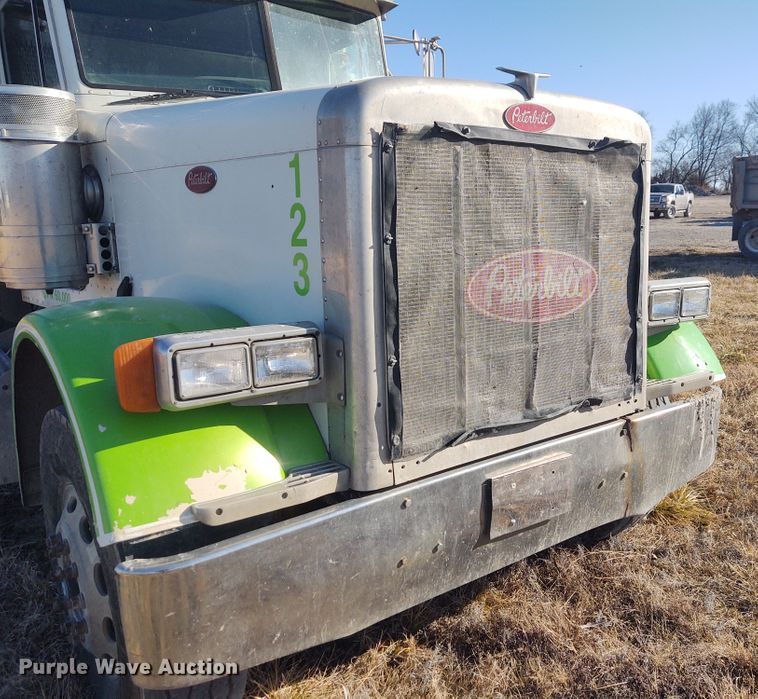 image for item FY9832 2002 Peterbilt 379  dump truck