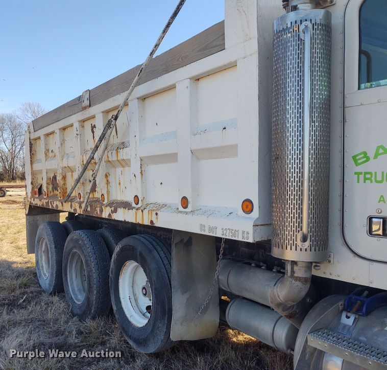 image for item FY9832 2002 Peterbilt 379  dump truck