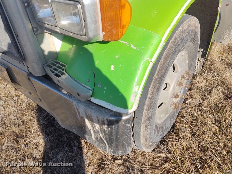 image for item FY9832 2002 Peterbilt 379  dump truck