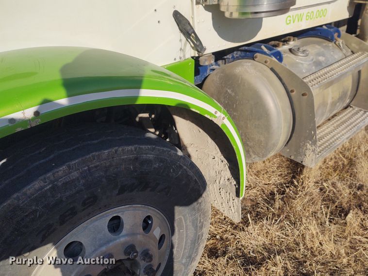 image for item FY9832 2002 Peterbilt 379  dump truck