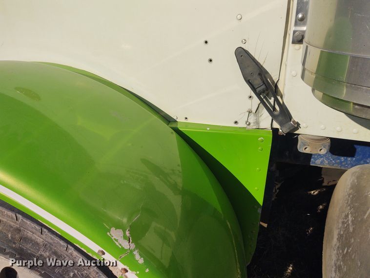 image for item FY9832 2002 Peterbilt 379  dump truck