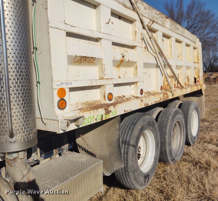image for item FY9832 2002 Peterbilt 379  dump truck