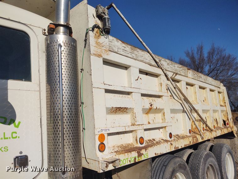 image for item FY9832 2002 Peterbilt 379  dump truck