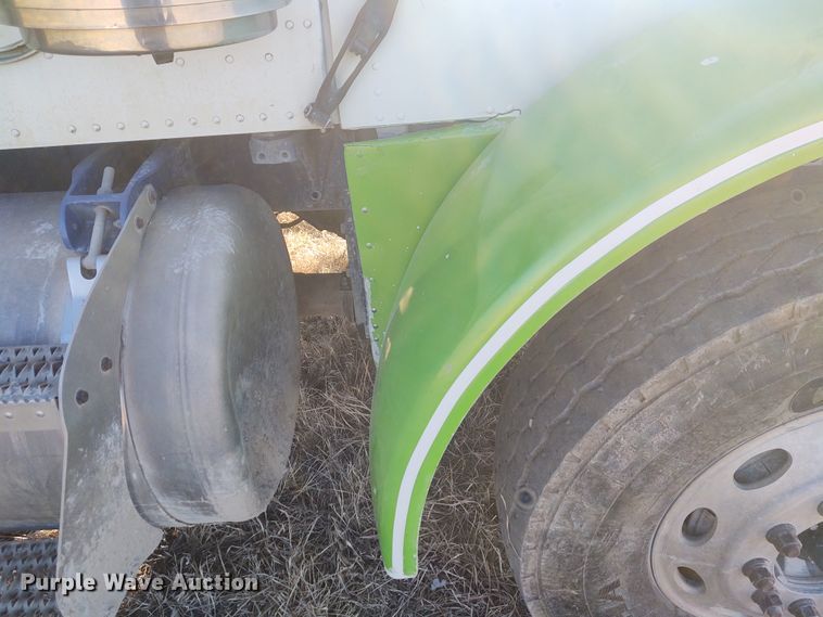 image for item FY9832 2002 Peterbilt 379  dump truck