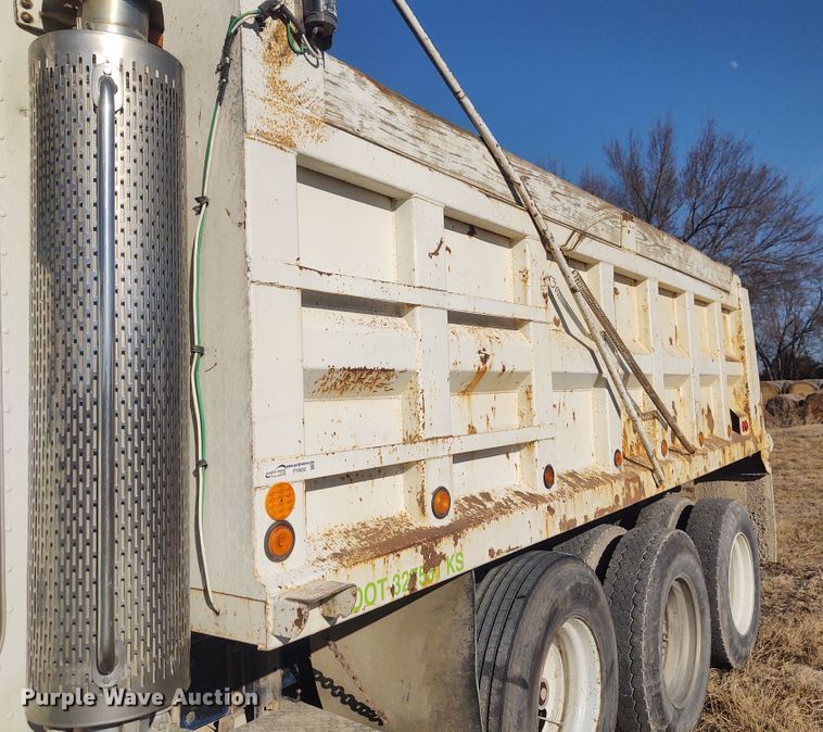 image for item FY9832 2002 Peterbilt 379  dump truck
