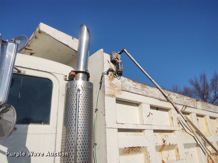 image for item FY9832 2002 Peterbilt 379  dump truck