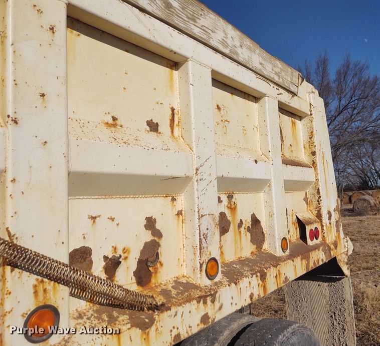 image for item FY9832 2002 Peterbilt 379  dump truck