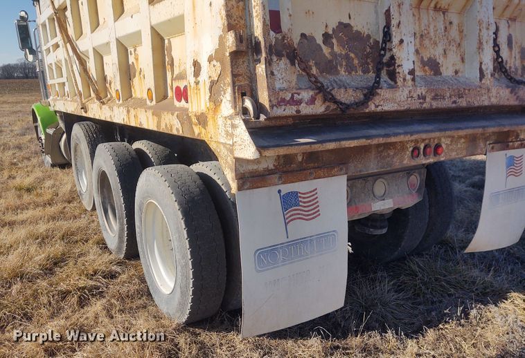 image for item FY9832 2002 Peterbilt 379  dump truck