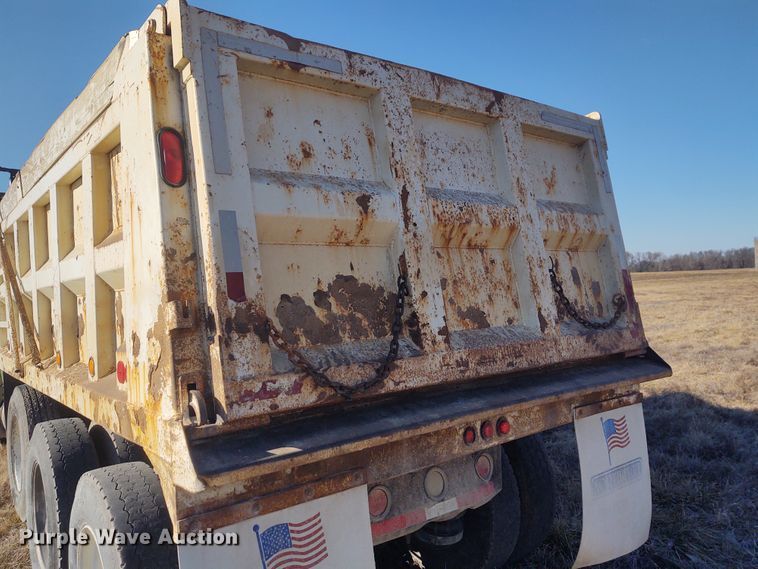 image for item FY9832 2002 Peterbilt 379  dump truck