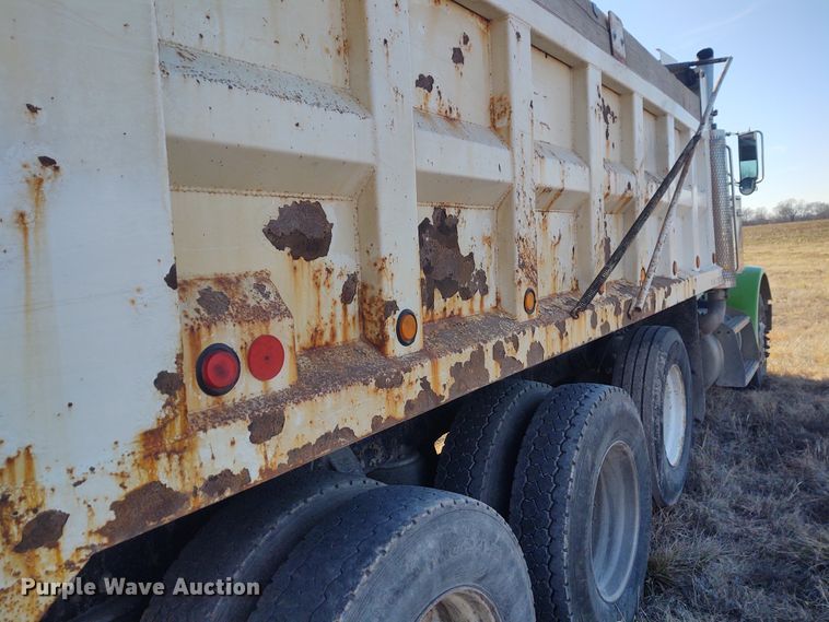 image for item FY9832 2002 Peterbilt 379  dump truck