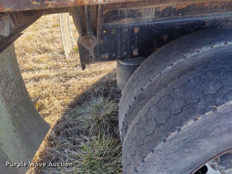 image for item FY9832 2002 Peterbilt 379  dump truck