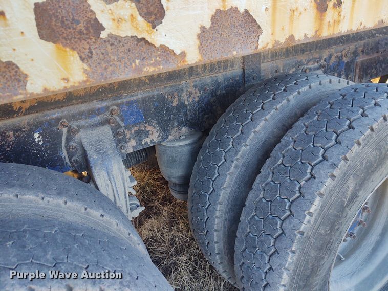 image for item FY9832 2002 Peterbilt 379  dump truck