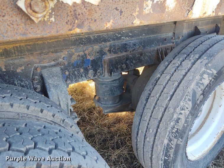 image for item FY9832 2002 Peterbilt 379  dump truck