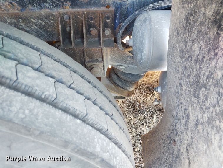 image for item FY9832 2002 Peterbilt 379  dump truck