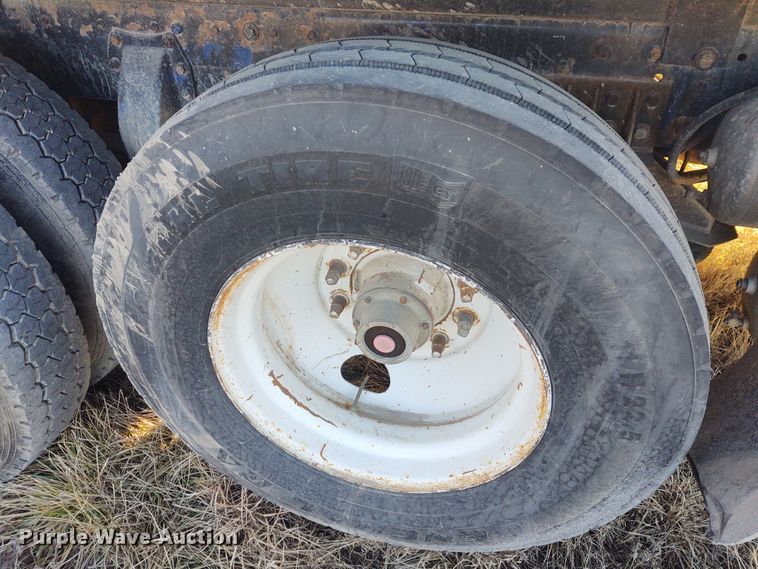 image for item FY9832 2002 Peterbilt 379  dump truck