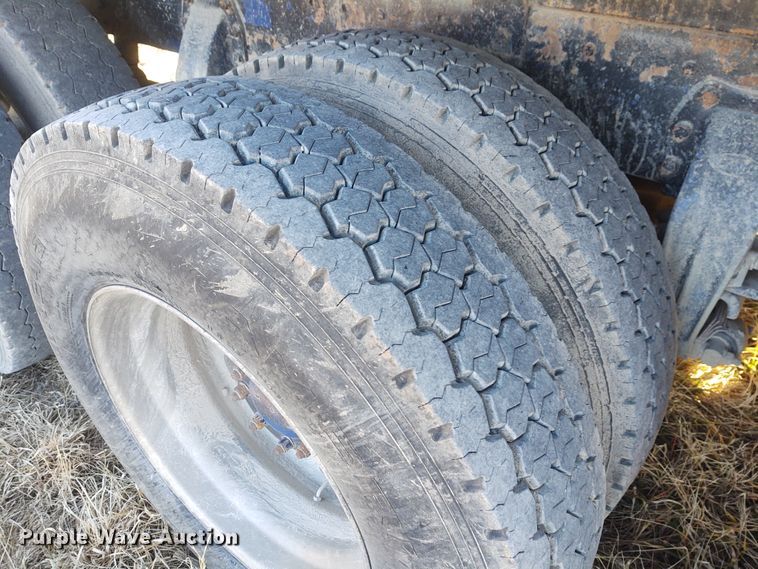 image for item FY9832 2002 Peterbilt 379  dump truck