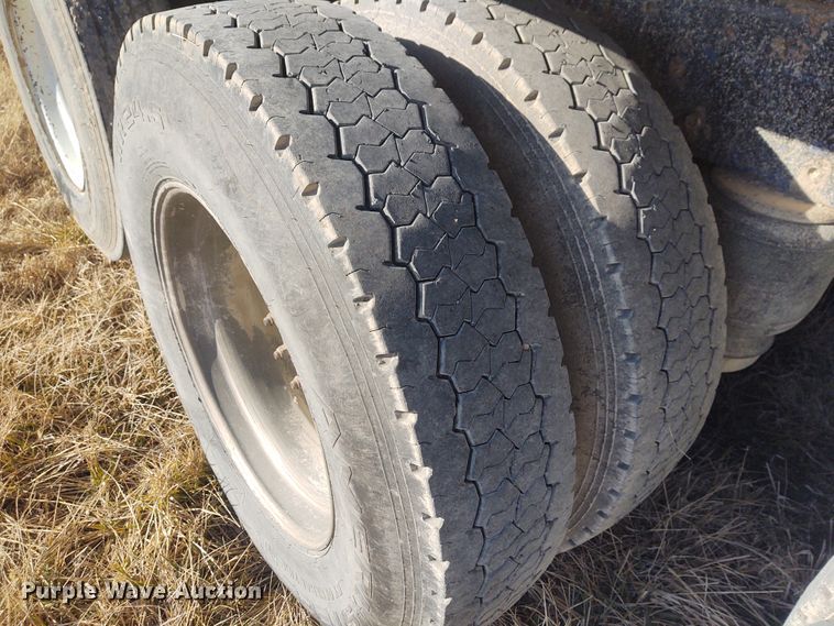 image for item FY9832 2002 Peterbilt 379  dump truck