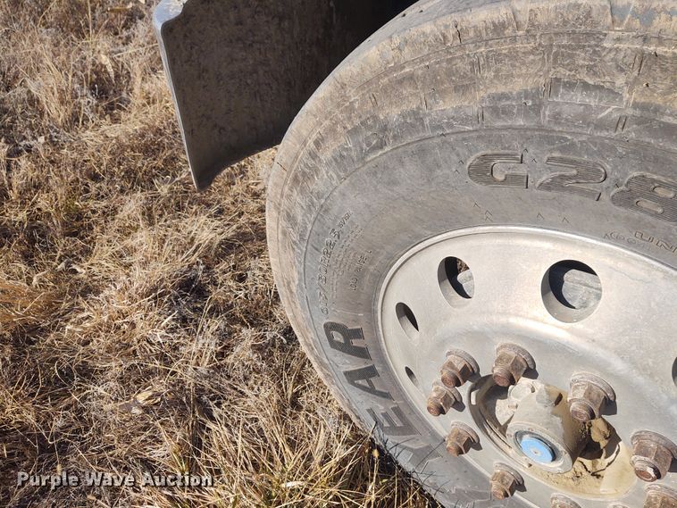 image for item FY9832 2002 Peterbilt 379  dump truck