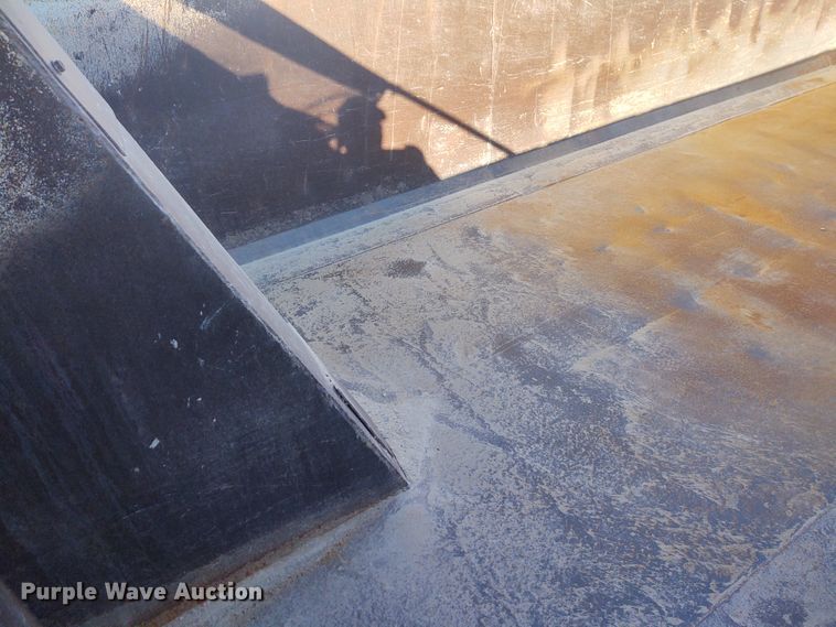 image for item FY9832 2002 Peterbilt 379  dump truck