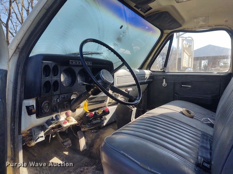 image for item FY9836 1988 GMC TopKick  bucket truck