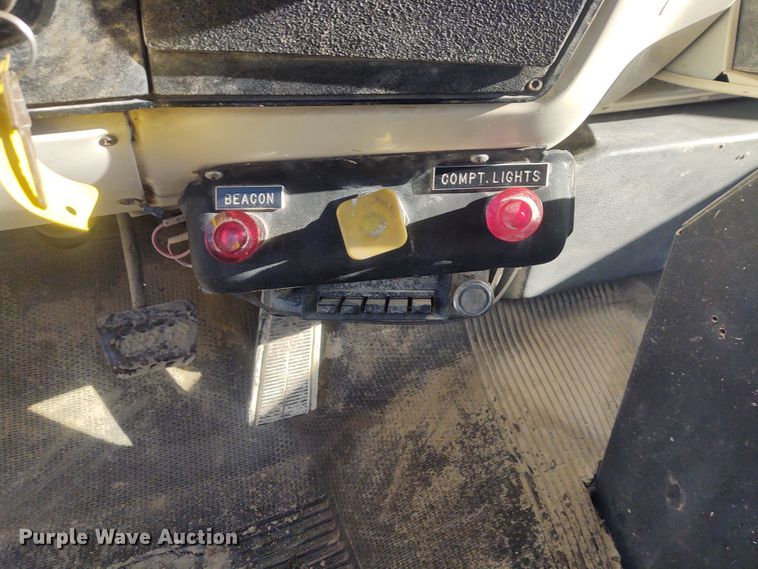 image for item FY9836 1988 GMC TopKick  bucket truck