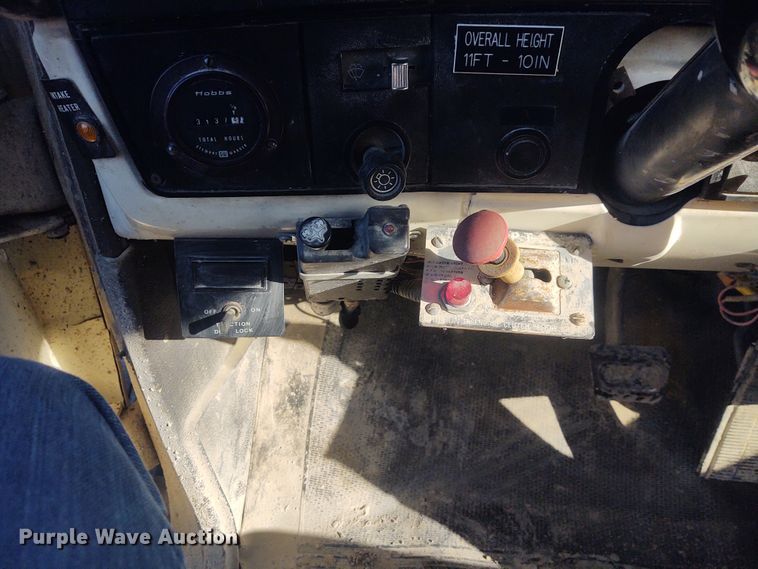 image for item FY9836 1988 GMC TopKick  bucket truck