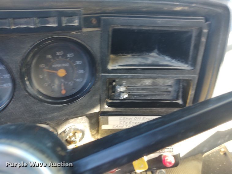 image for item FY9836 1988 GMC TopKick  bucket truck