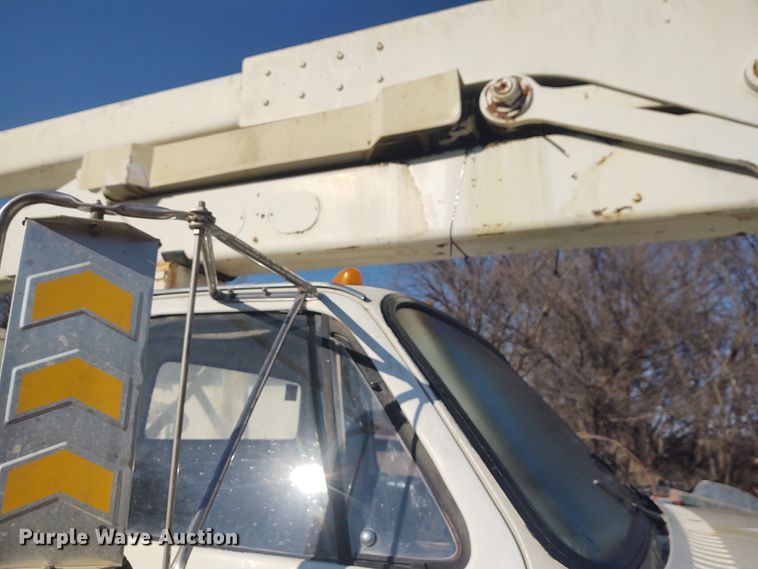 image for item FY9836 1988 GMC TopKick  bucket truck