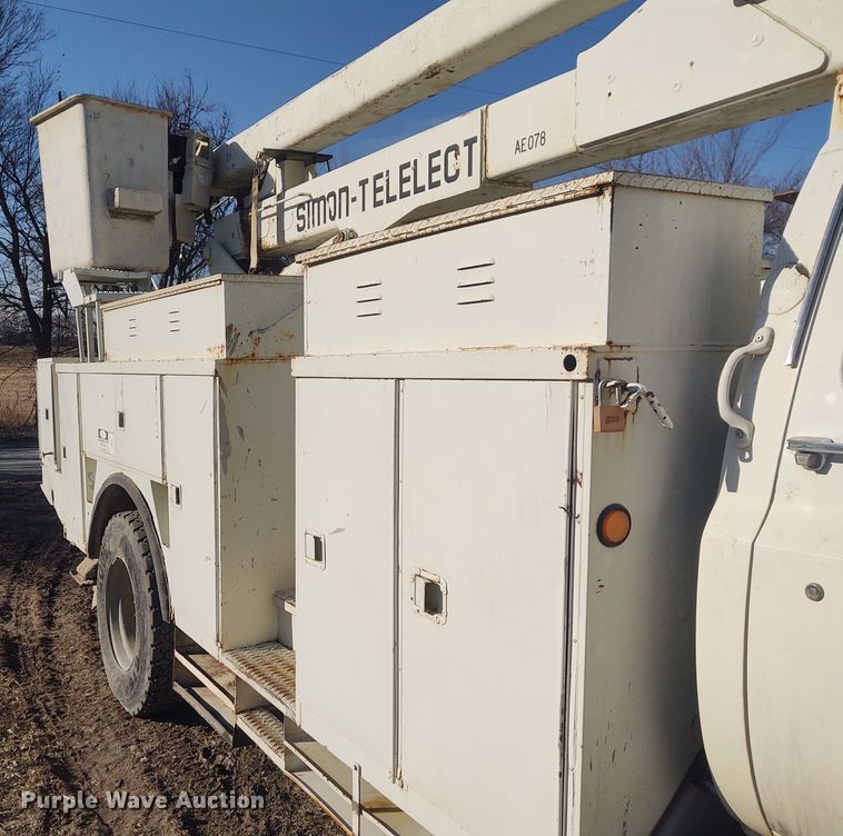 image for item FY9836 1988 GMC TopKick  bucket truck