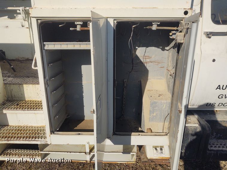 image for item FY9836 1988 GMC TopKick  bucket truck