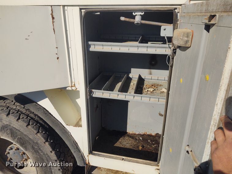 image for item FY9836 1988 GMC TopKick  bucket truck