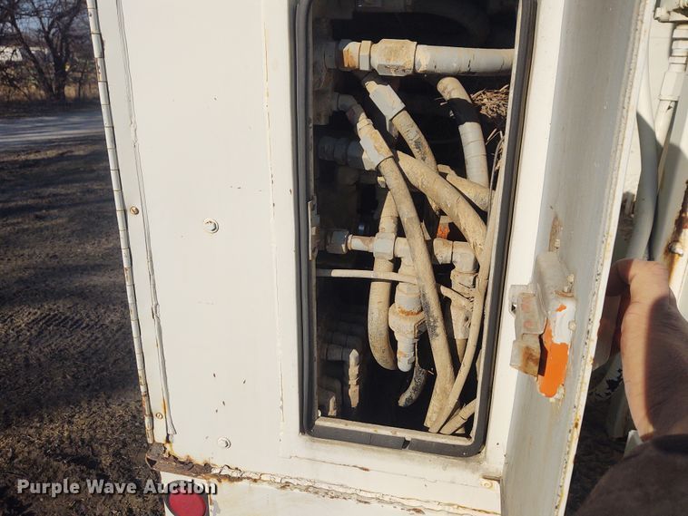 image for item FY9836 1988 GMC TopKick  bucket truck