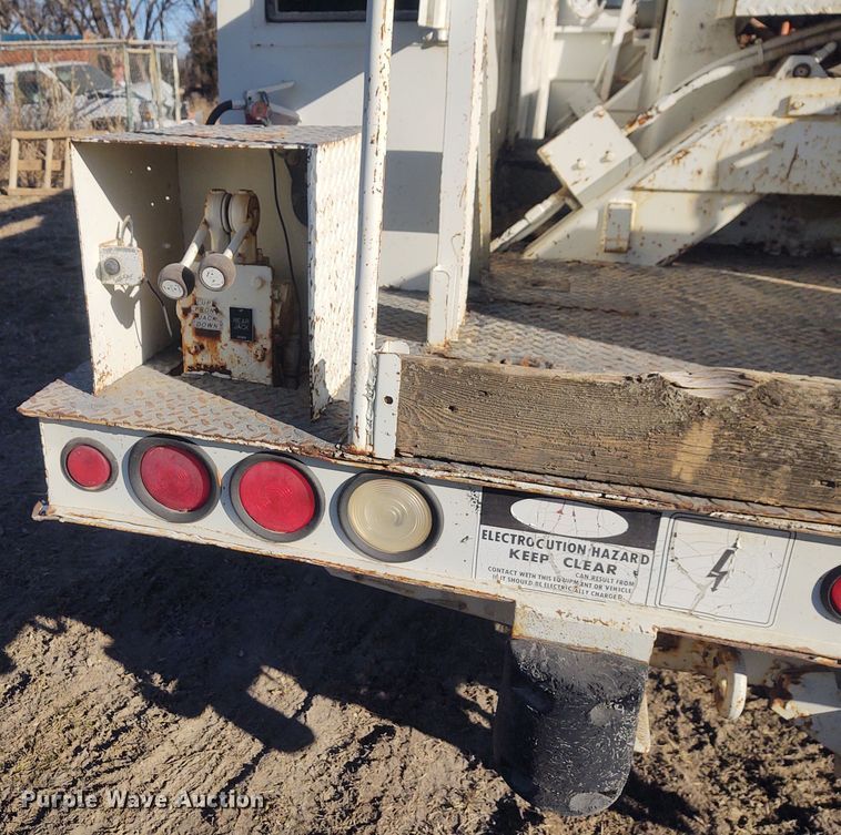 image for item FY9836 1988 GMC TopKick  bucket truck