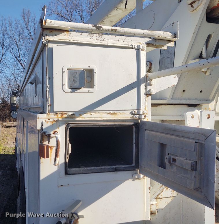 image for item FY9836 1988 GMC TopKick  bucket truck