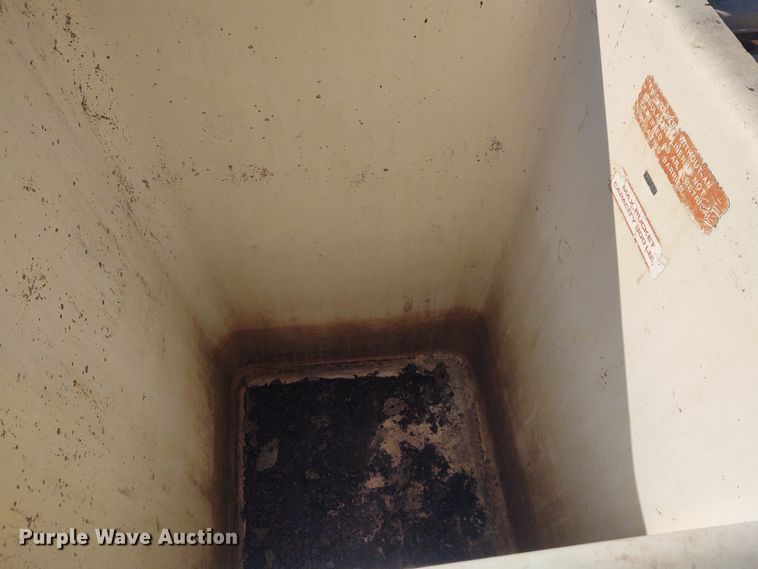 image for item FY9836 1988 GMC TopKick  bucket truck