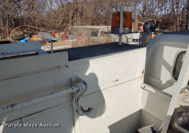 image for item FY9836 1988 GMC TopKick  bucket truck