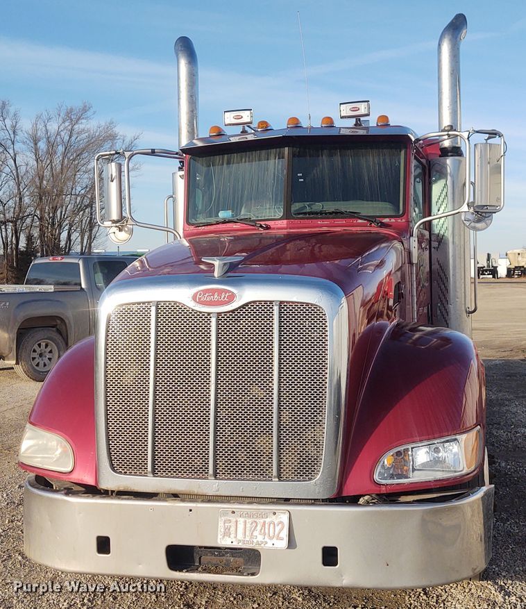 image for item FY9882 2009 Peterbilt 386  semi truck